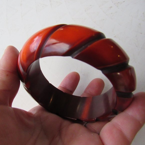 Vintage Carved Overdyed BAKELITE Bangle Tested - Picture 1 of 4